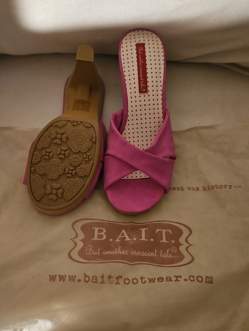 Bait Women’s Pink Crisscross Slide Sandals - Never Worn